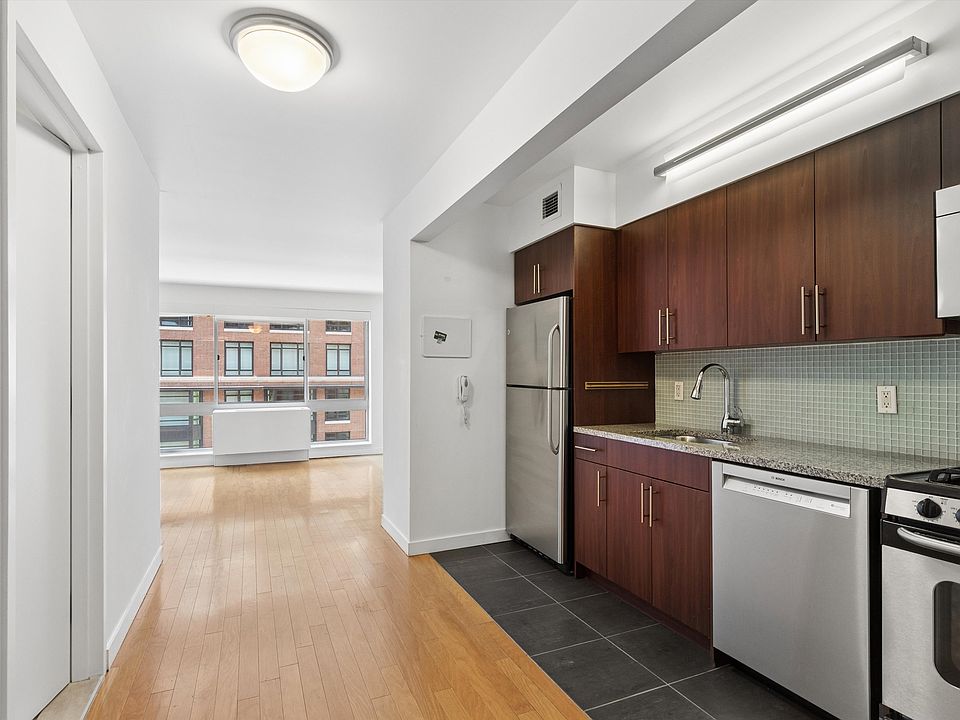 1st image of 555 W 23rd St APT S10k