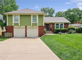 6911 E 128th St, Grandview, MO 64030