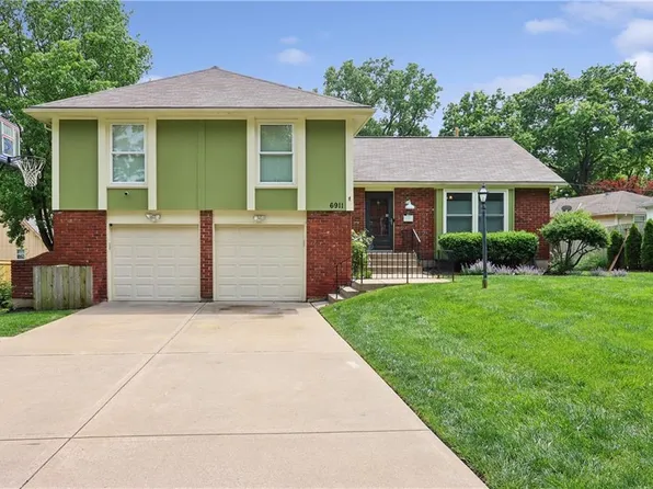6911 E 128th St, Grandview, MO 64030