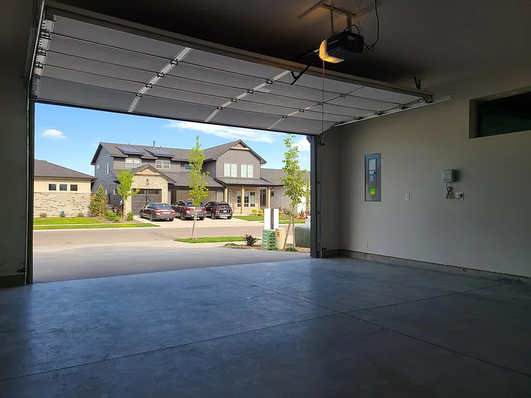 409 S Hamlin Ln — Photo 50