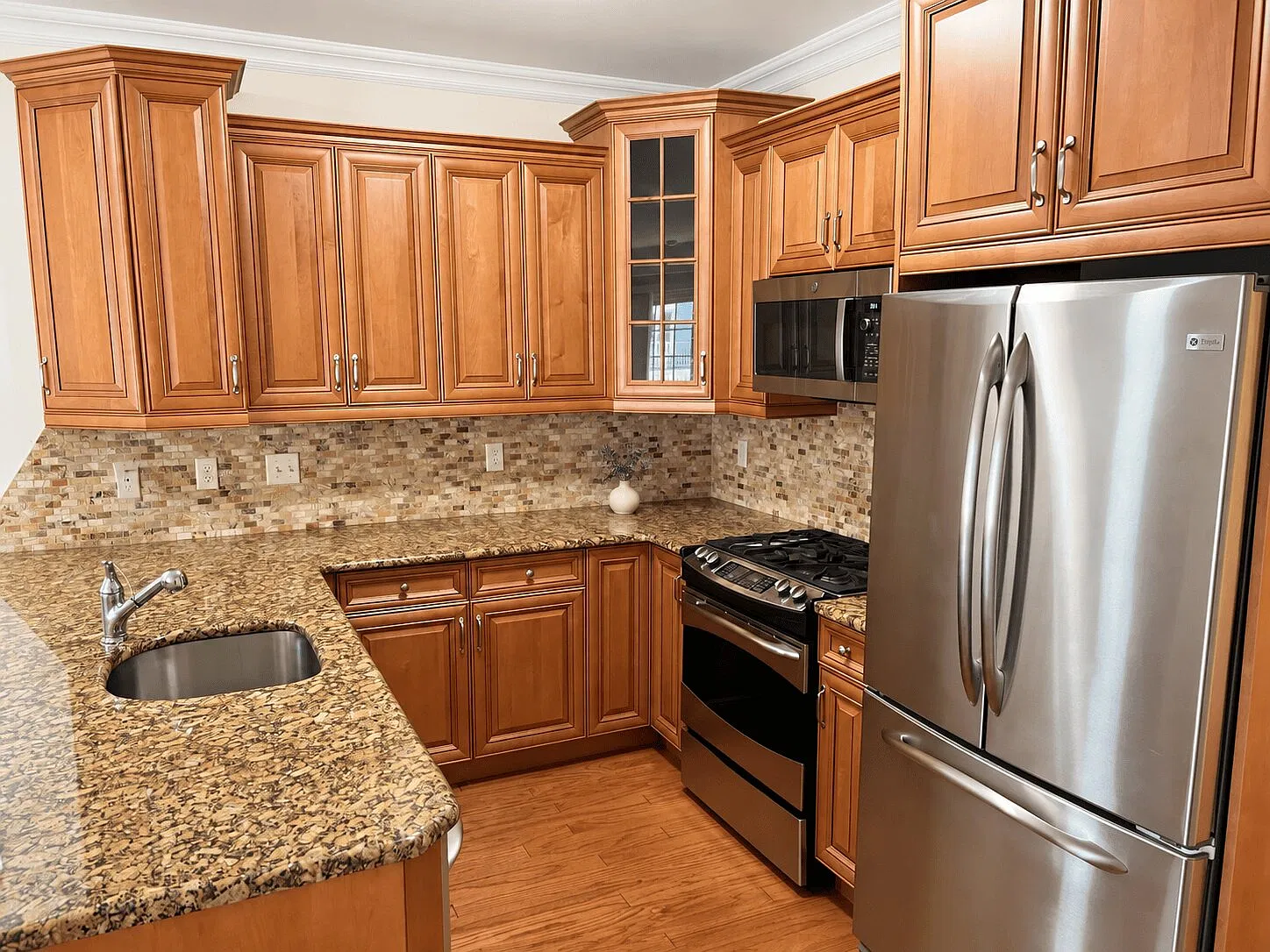 2 bed, 972 sqft, $3,500 — Photo 3