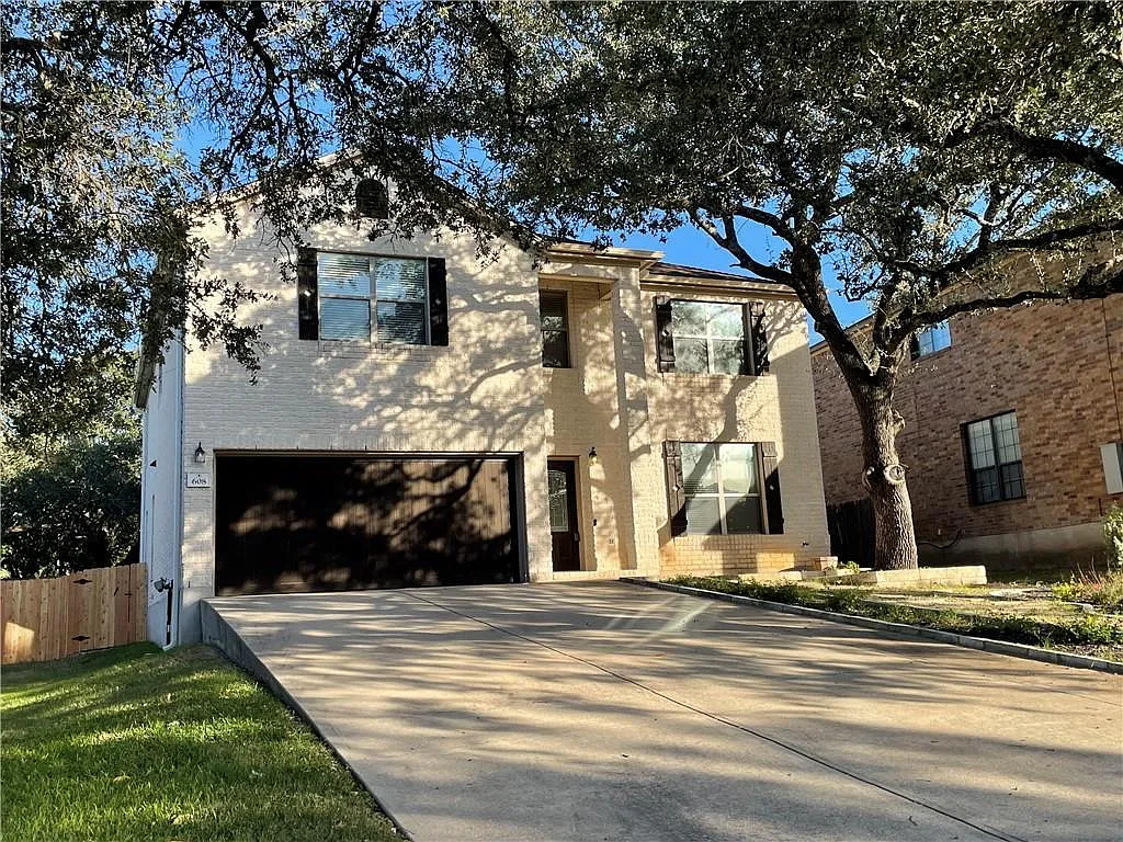 Building Photo - 608 Trail Dust Dr