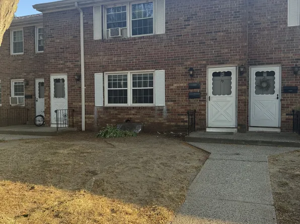 30 Diamond Avenue #20, Plainville, CT 06062