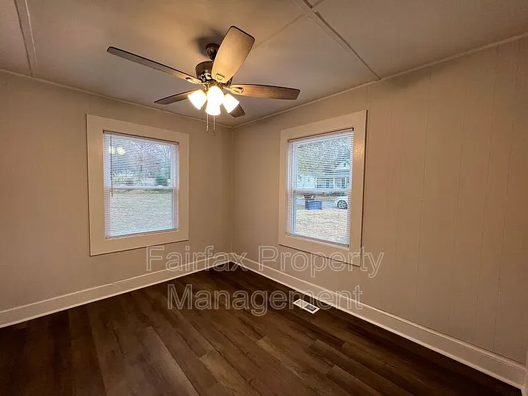 215 Temple Ave — Photo 3