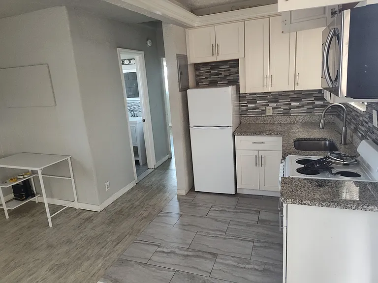 828 N Grandview Ave #1 — Photo 6