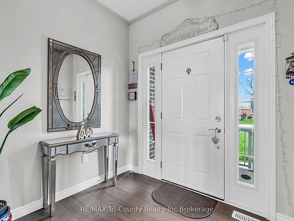 4th image of 18 Crocus Dr