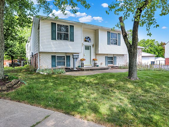 3rd image of 31 Woodmont Ct