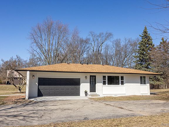 4th image of 1661 Winthrop Rd