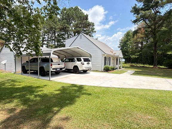 3rd image of 2704 Stoneybrook Rd