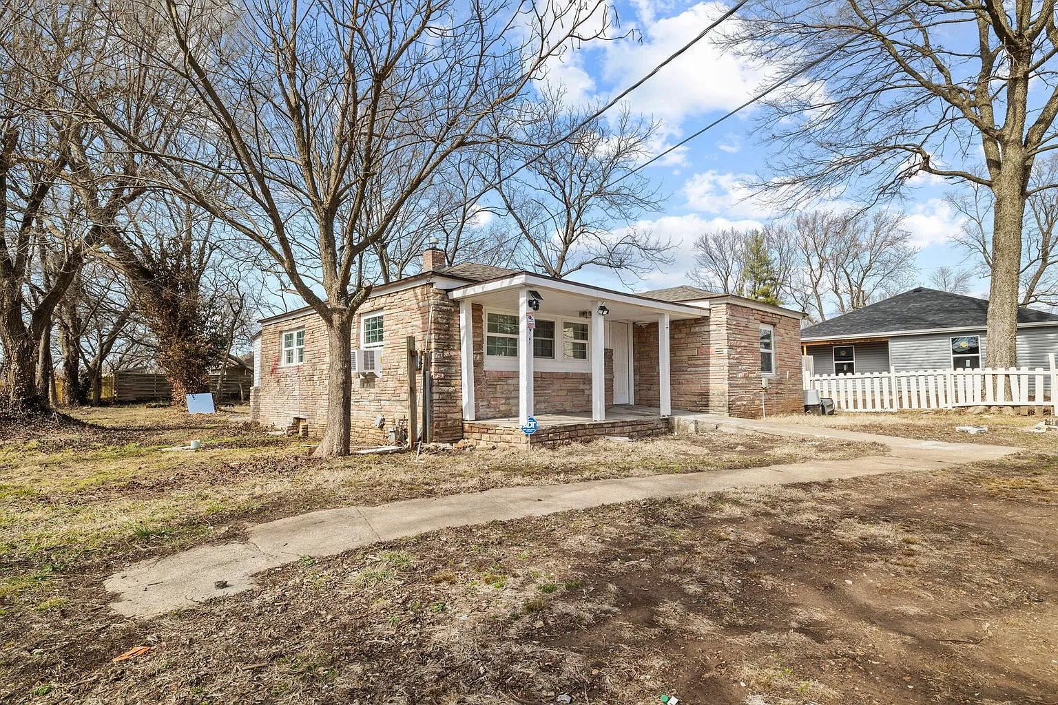 3 bed, 1182 sqft, $1,100 — Photo 1