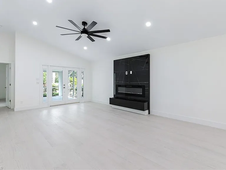 116 Fountain Cir — Photo 7