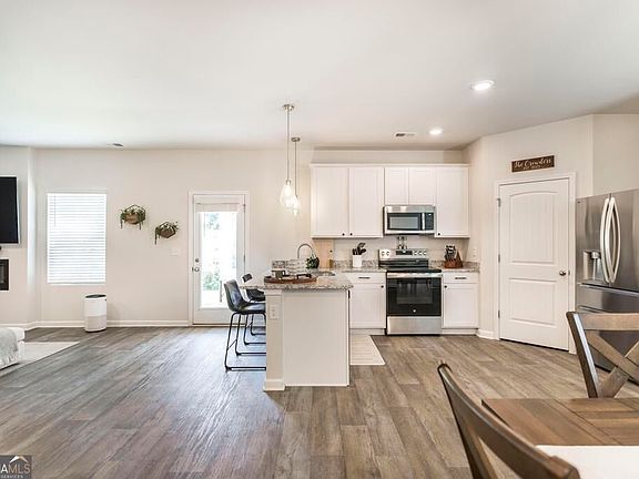 5th image of 111 Corn Field Cir