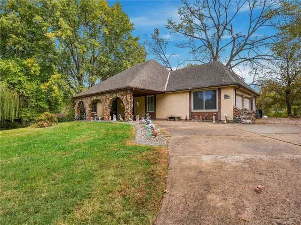 3405 S Crysler Ave, Independence, MO 64055