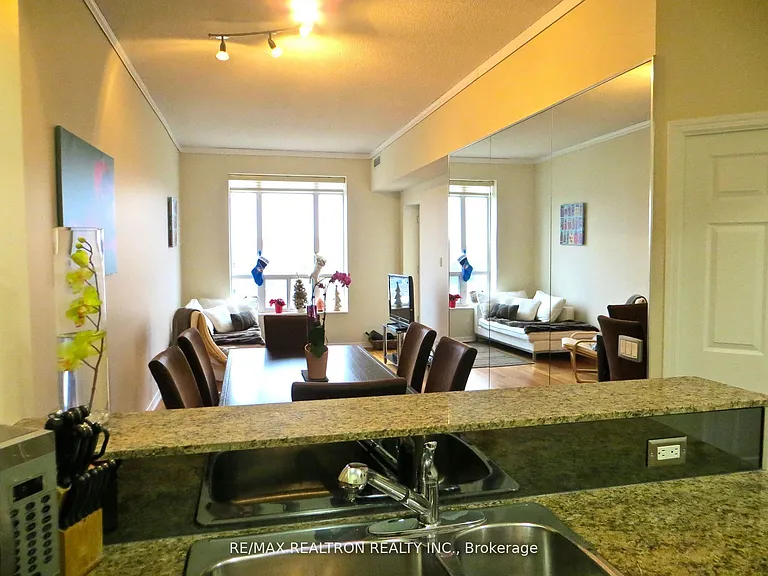 451 Rosewell Ave #607 — Photo 5