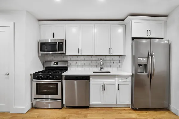 Rented by Real Street Inc | media 6