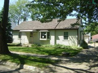 8475 Dale Ave, Center Line, MI 48015