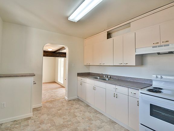 4th image of 1721 Bryn Mawr Dr NE