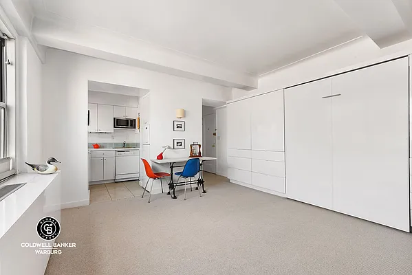 Rented by Coldwell Banker Warburg | media 14