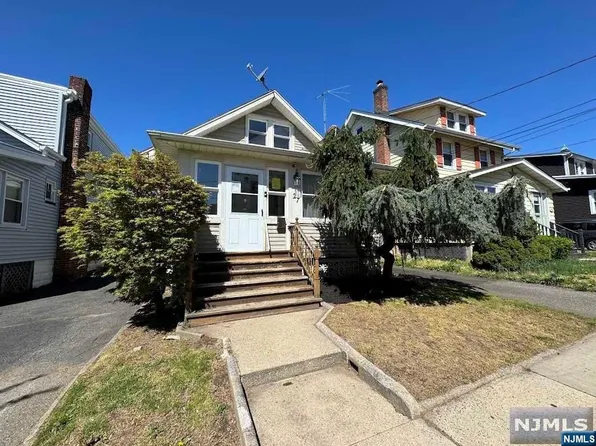 27 Oak St, Belleville, NJ 07109