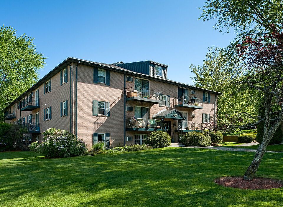 1st image of 567 Sagamore Ave APT 14