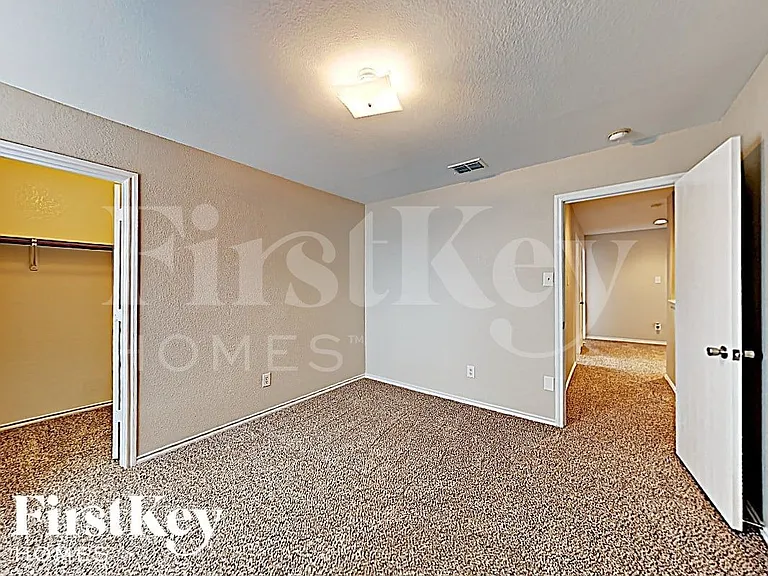 2801 Spencer Cir — Photo 11
