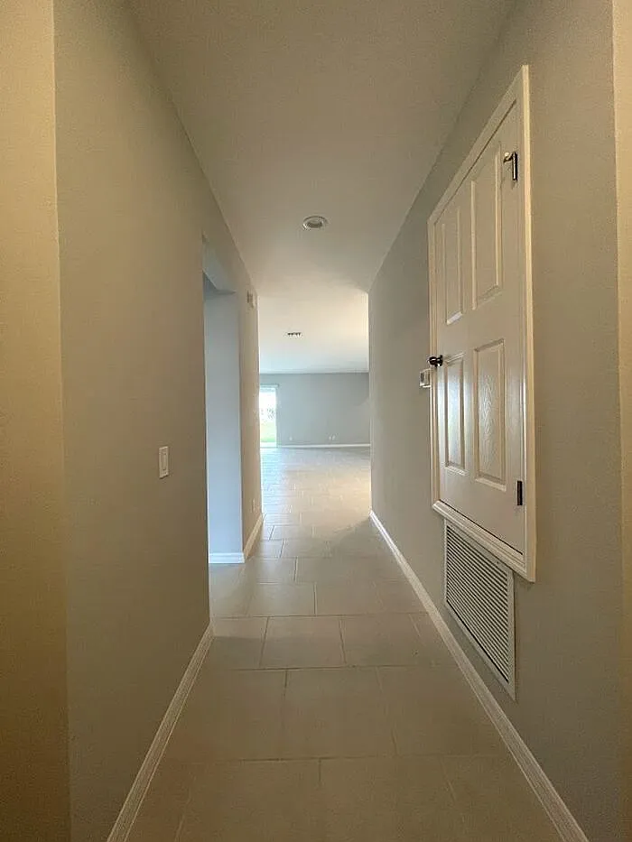 4 bed, 3.0 bath, 2105 sqft, $2,400 — Photo 4