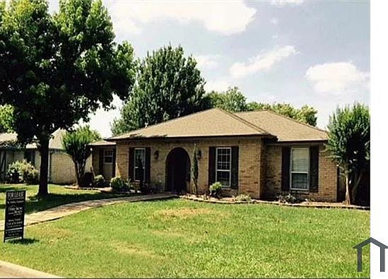 1st image of 909 Autumn Lake Dr