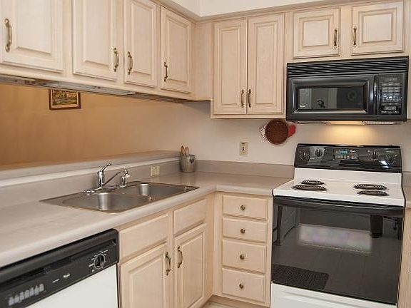 5th image of 8909 Woodbridge Dr #8909