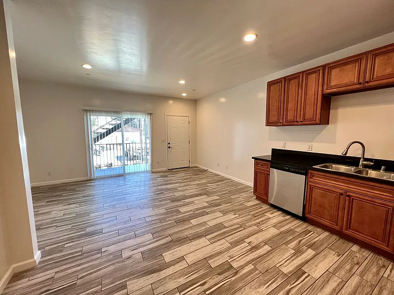 Saranac Street 7227 - 7229 - 7231 — Photo 13