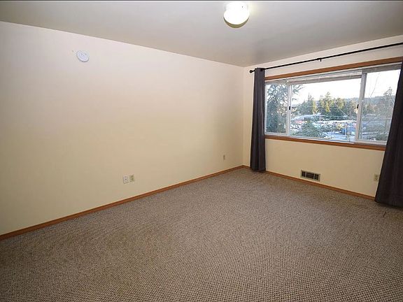 4th image of 18616 67th Pl NE