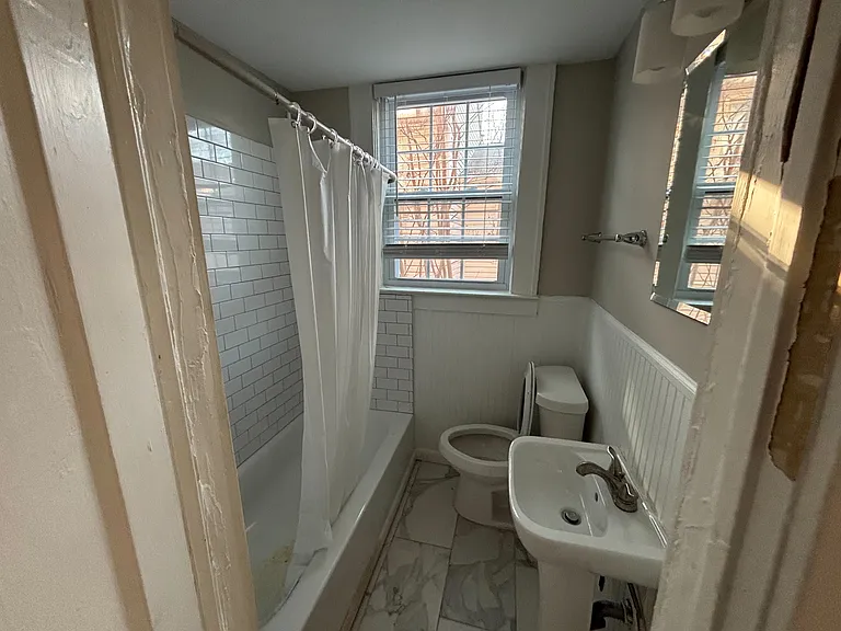 996 Greenwood Ave NE #7 — Photo 8