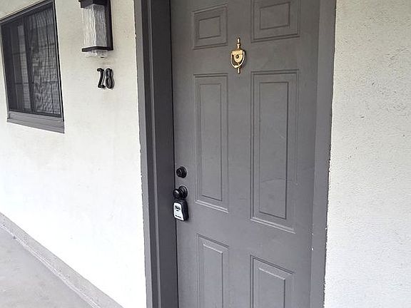 4th image of 2 Leverington Ave #28