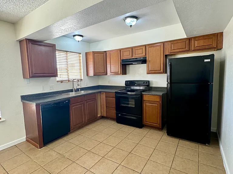 2153 S 29th Ave — Photo 4