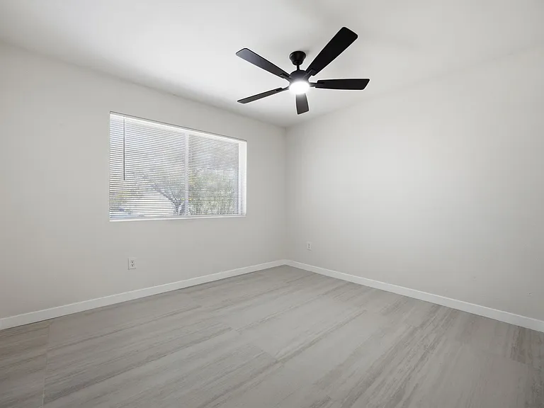 20230 N 33rd Dr — Photo 17