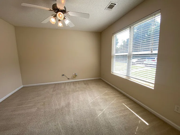 354 Bridgewater Cir — Photo 7