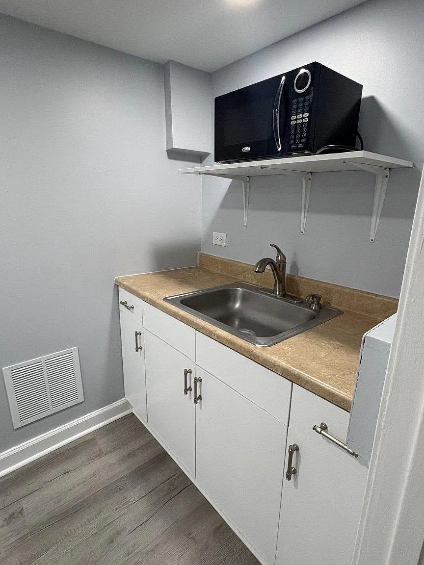 2 bed, 1.0 bath, 1256 sqft, $1,600 — Photo 3