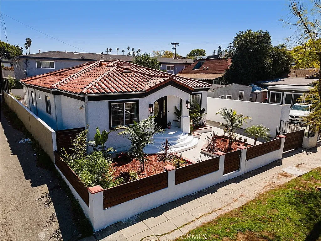 4 bed, 1811 sqft, $6,000 — Photo 2