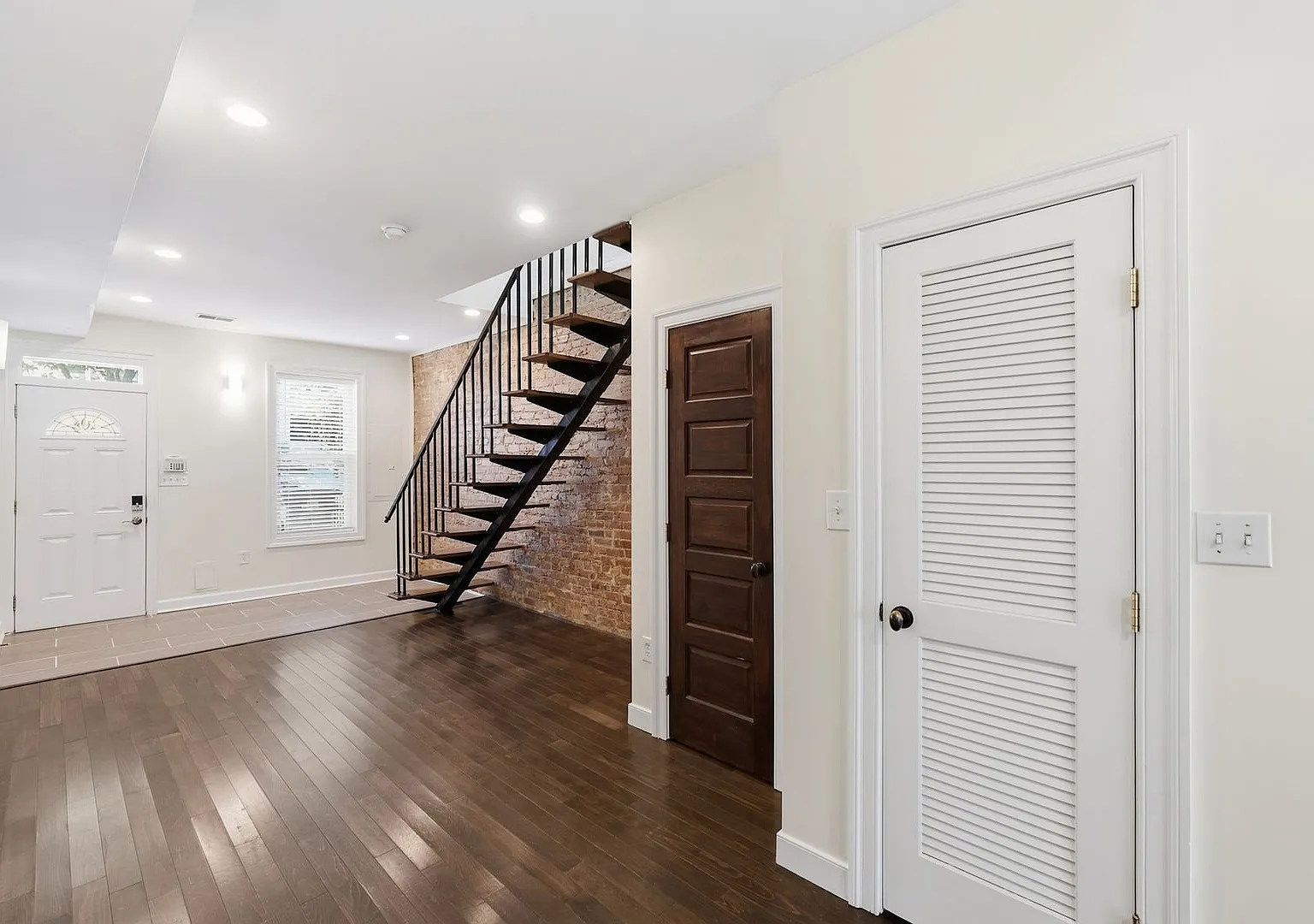 Capitol Hill Charm. Modern Style. Unbeatable Location! — Photo 3