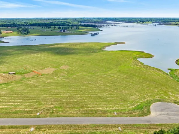 623 Lakeshore Ter, Windom, TX 75492