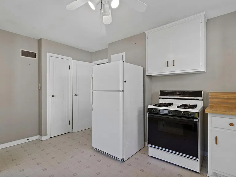 4918 N Berkeley Blvd — Photo 17