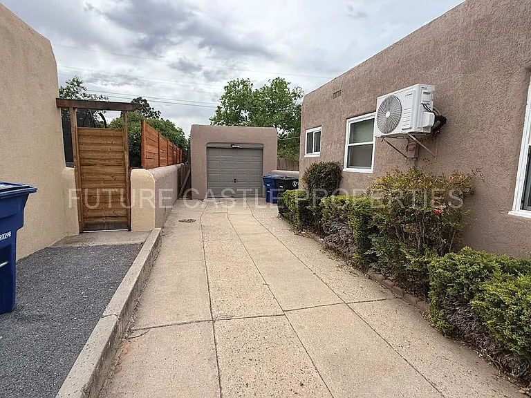 1009 Bryn Mawr Dr NE — Photo 10
