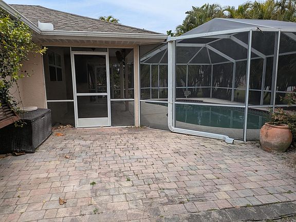 4th image of 2811 SW Sun Court