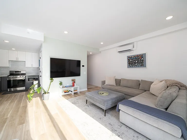83 Waverly St #1 — Photo 6