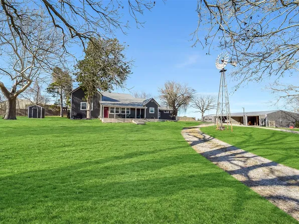 1005 Church Rd, Brenham, TX 77833