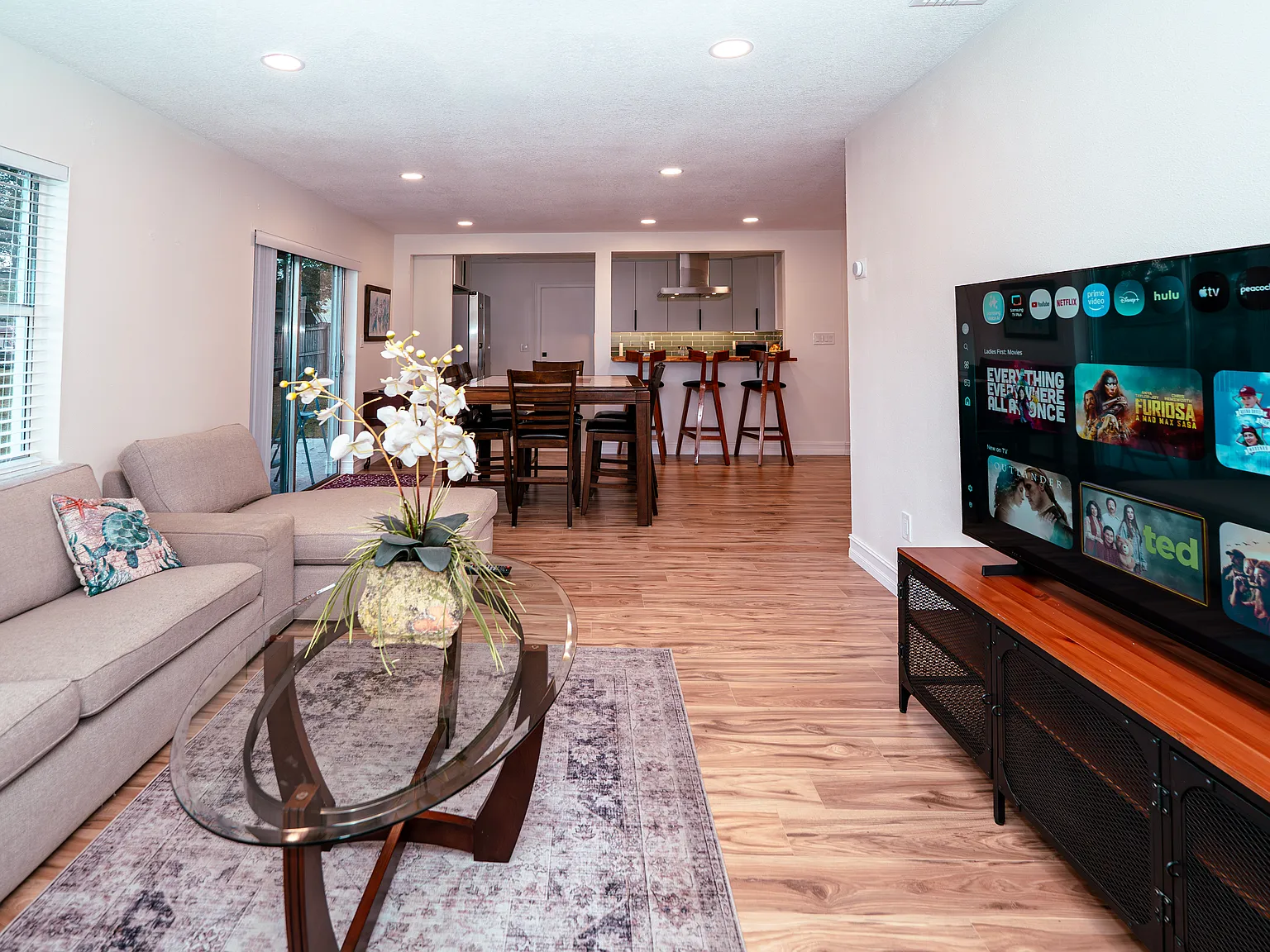 4 bed, 1386 sqft, $2,300 — Photo 4
