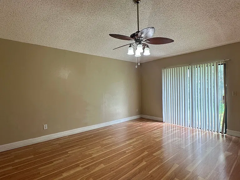 487 Carrigan Ave — Photo 37