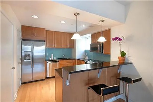 Sold by Warburg | media 4