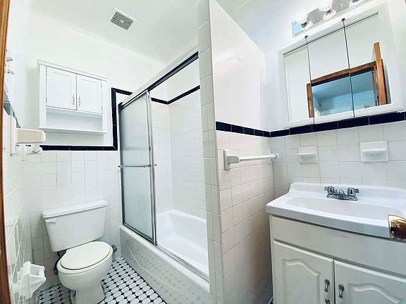 5th image of 301 W 105th St APT 5R