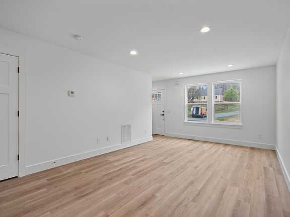 5th image of 427 Arbor Dr #A