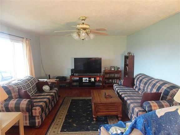 2nd image of 10978 Greenfield Ave E